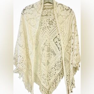 California Things Vintage 1970s-80s Ivory Lace Wrap Fringe Shawl